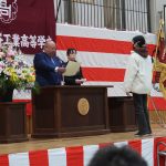 令和７年度　同窓会終身会員証交付、皆勤賞授与式